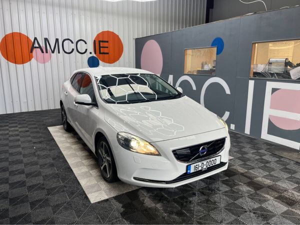 Volvo V40 Hatchback, Diesel, 2016, White