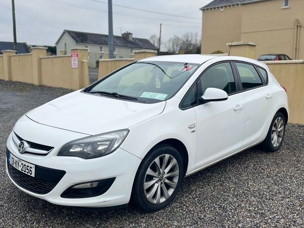Vauxhall Astra Hatchback, Petrol, 2013, White
