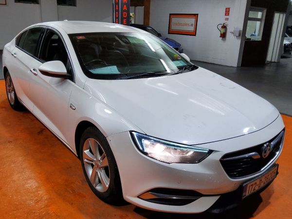 Vauxhall Insignia Hatchback, Diesel, 2017, White