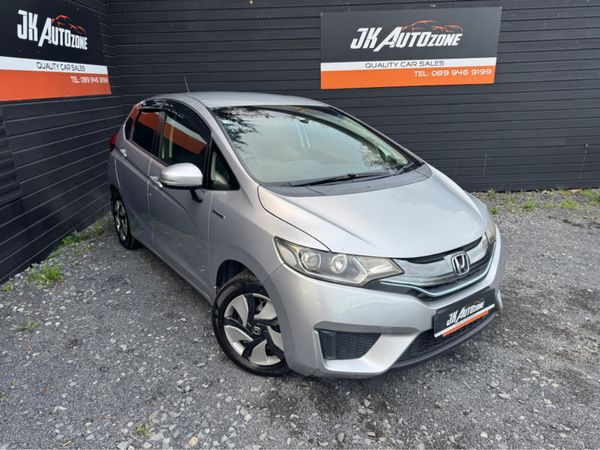 Honda Fit Hatchback, Petrol, 2014, Silver