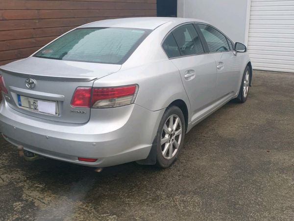 Toyota Avensis Saloon, Diesel, 2011, Silver
