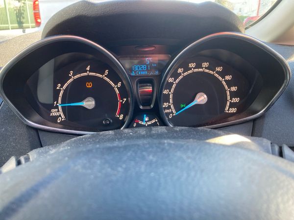 Ford Fiesta Hatchback, Petrol, 2014, Red