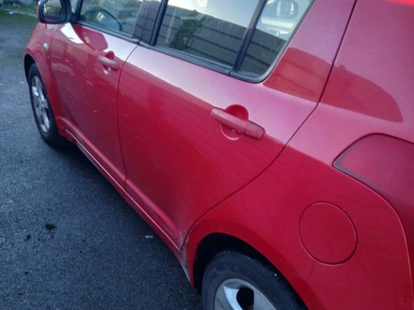 Suzuki Swift Hatchback, Petrol, 2007, Red