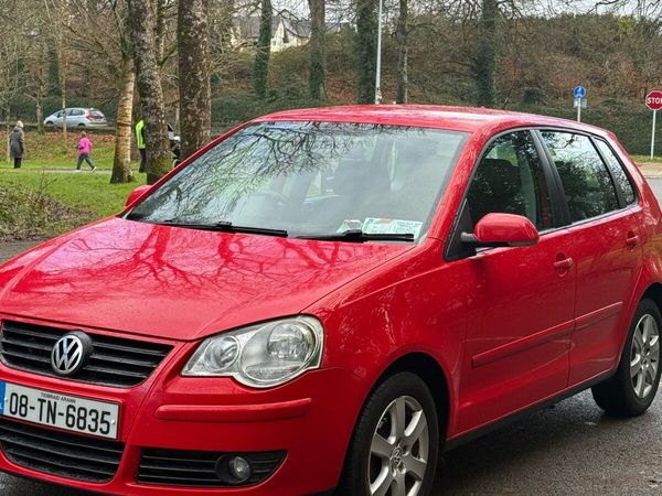Volkswagen Polo Hatchback, Petrol, 2008, Red