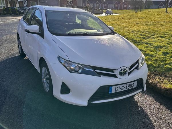 Toyota Auris Hatchback, Diesel, 2013, White
