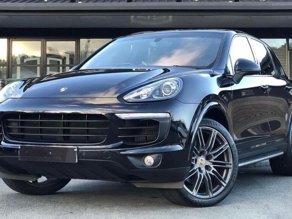 Porsche Cayenne SUV, Diesel Plug-in Hybrid, 2015, Black