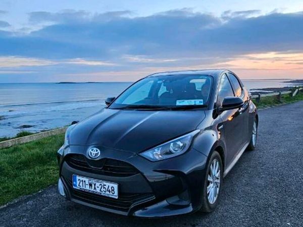 Toyota Yaris Hatchback, Petrol Hybrid, 2021, Black
