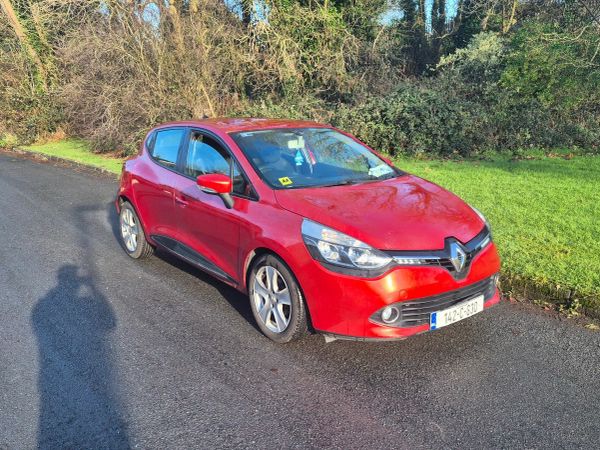 Renault Clio Hatchback, Petrol, 2014, Red