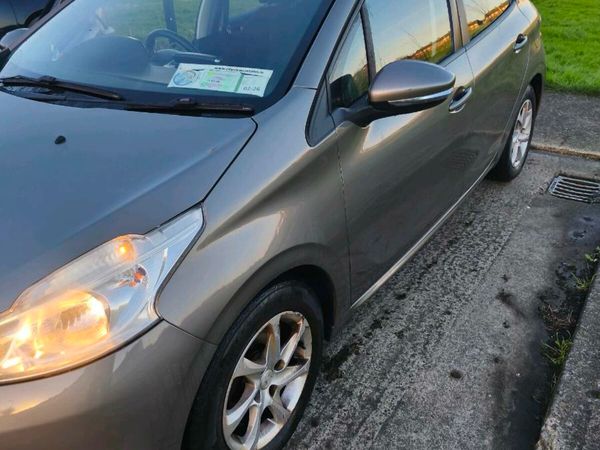 Peugeot 208 Hatchback, Petrol, 2013, Grey