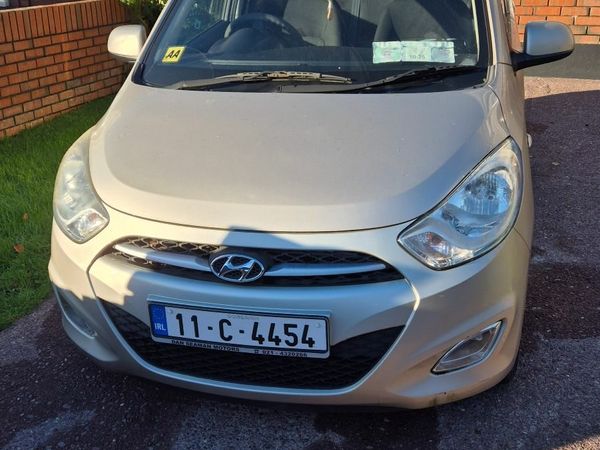 Hyundai i10 Hatchback, Petrol, 2011, Gold