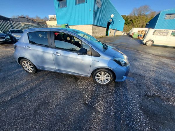 Toyota Yaris Hatchback, Petrol Hybrid, 2013, Blue