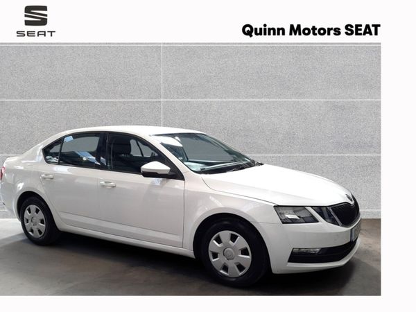 Skoda Octavia Hatchback, Diesel, 2017, White
