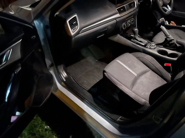 Mazda Mazda3 Saloon, Petrol, 2017, Silver