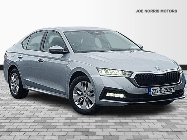 Skoda Octavia Hatchback, Petrol Hybrid, 2022, Silver