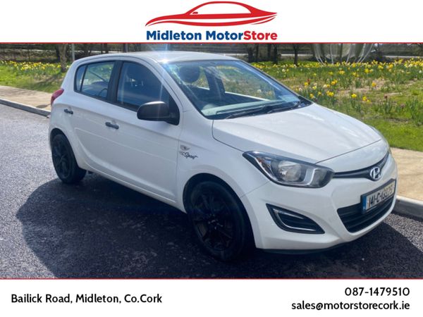 Hyundai i20 Hatchback, Petrol, 2014, White