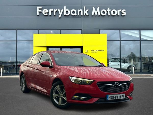 Opel Insignia Hatchback, Diesel, 2018, Red