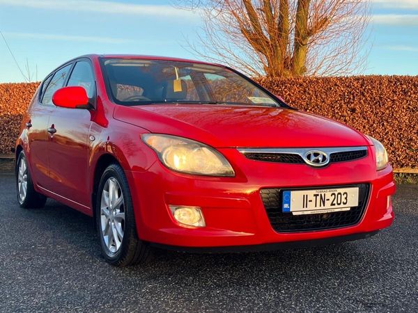 Hyundai i30 Hatchback, Diesel, 2011, Red