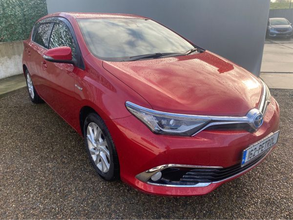 Toyota Auris Hatchback, Petrol Hybrid, 2016, Red