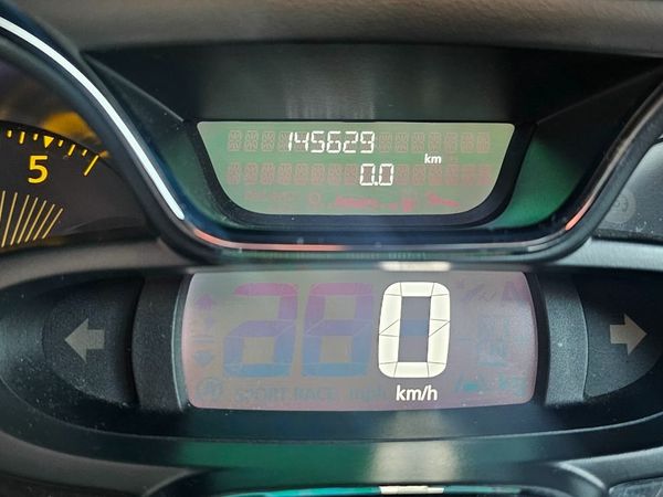 Renault Captur Hatchback, Diesel, 2015, Brown