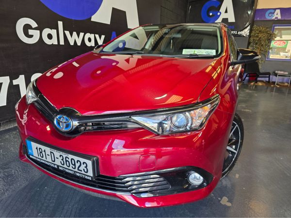 Toyota Auris Hatchback, Petrol Hybrid, 2018, Red