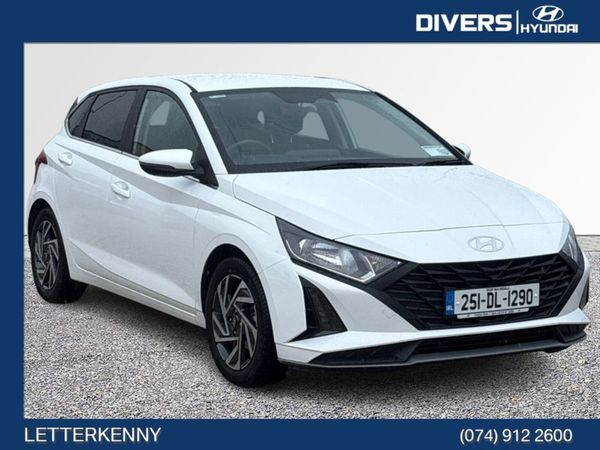 Hyundai i20 Hatchback, Petrol, 2025, White