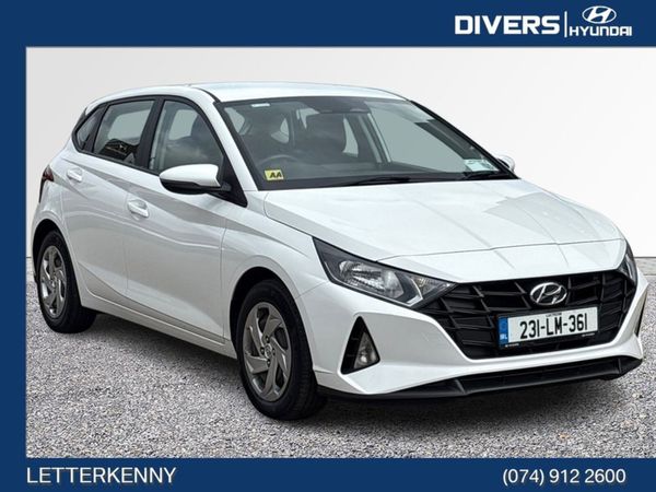 Hyundai i20 Hatchback, Petrol, 2023, White