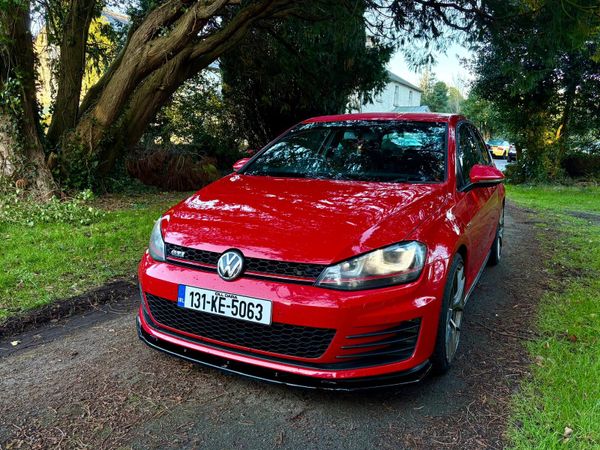 Volkswagen Golf Hatchback, Petrol, 2013, Red