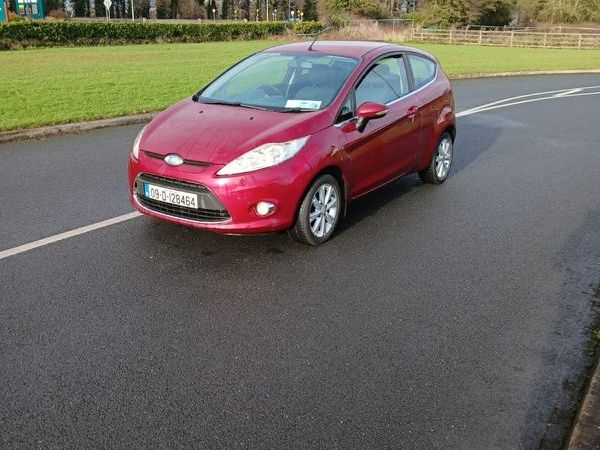 Ford Fiesta Hatchback, Petrol, 2009, Red