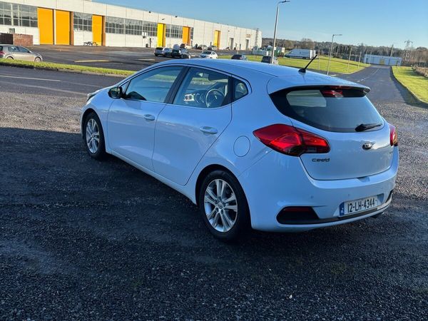 Kia Ceed Hatchback, Diesel, 2012, White