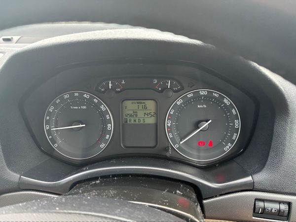 Skoda Octavia Hatchback, Petrol, 2008, Beige