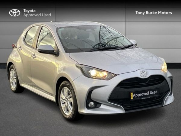 Toyota Yaris Hatchback, Petrol Hybrid, 2025, Silver