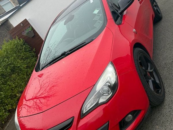 Vauxhall Astra Hatchback, Petrol, 2012, Red