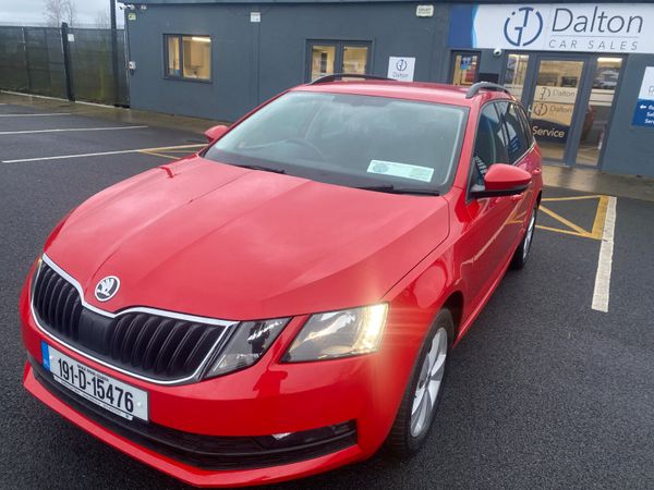 Skoda Octavia Estate, Diesel, 2019, Red