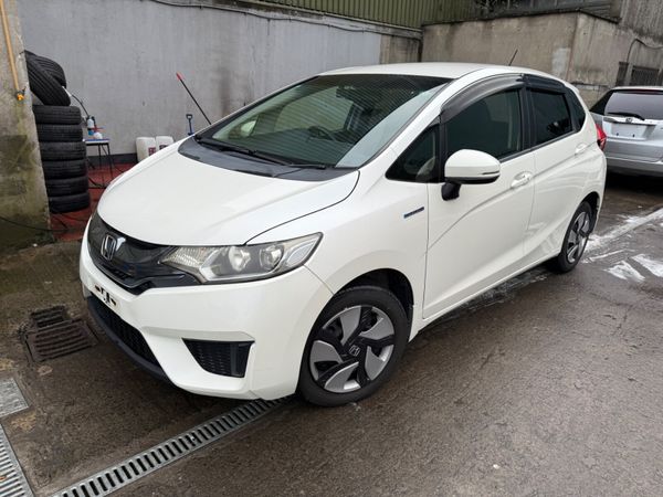 Honda Fit Hatchback, Petrol Hybrid, 2015, White