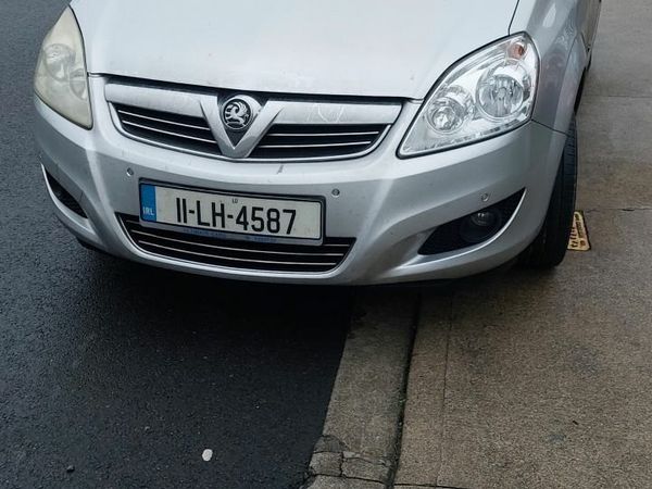 Vauxhall Zafira MPV, Diesel, 2011, Silver