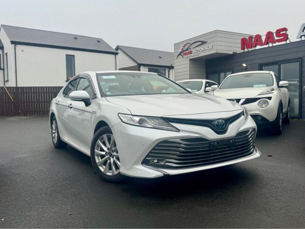Toyota Camry Saloon, Petrol Hybrid, 2019, White