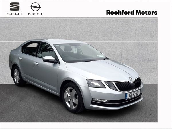 Skoda Octavia Hatchback, Petrol, 2019, Grey