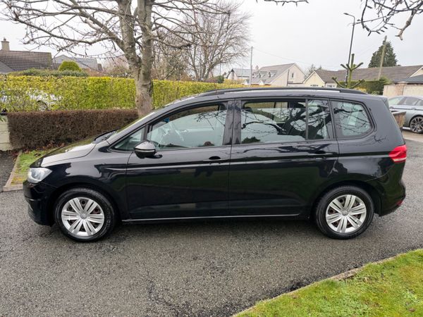 Volkswagen Touran MPV, Diesel, 2016, Black