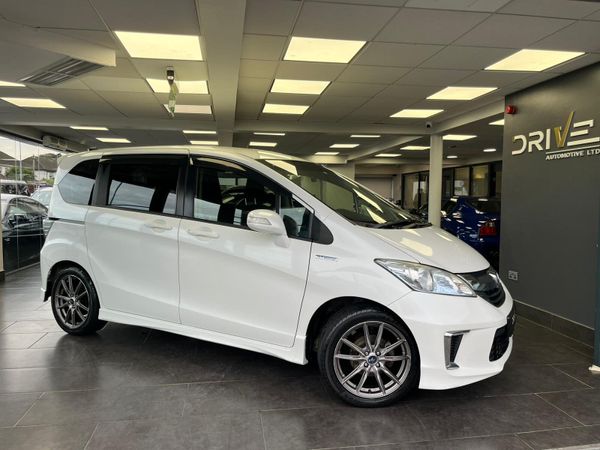 Honda Freed MPV, Petrol Hybrid, 2015, White