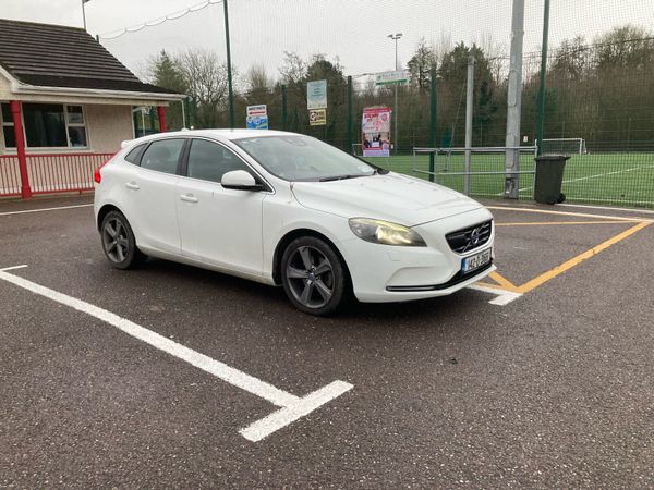 Volvo V40 Hatchback, Petrol, 2014, White