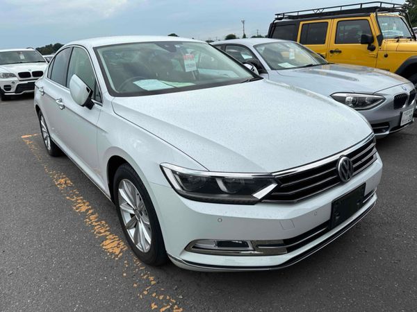 Volkswagen Passat Saloon, Petrol, 2017, White