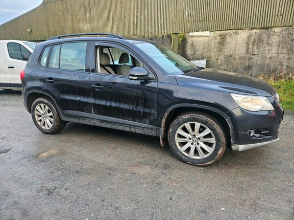 Volkswagen Tiguan SUV, Diesel, 2010, Black
