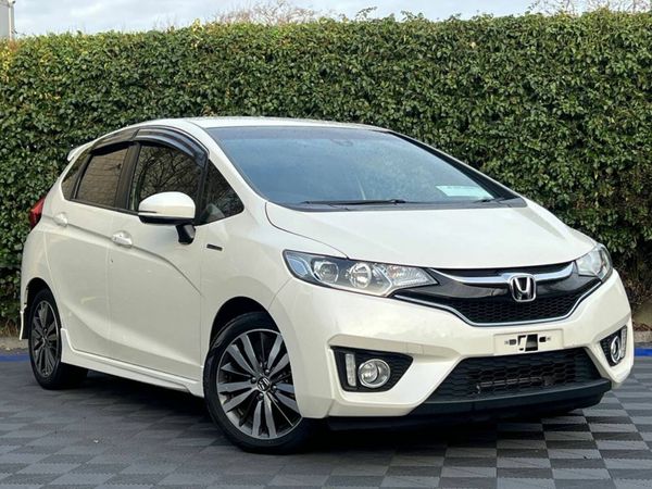 Honda Fit Hatchback, Petrol Hybrid, 2016, White