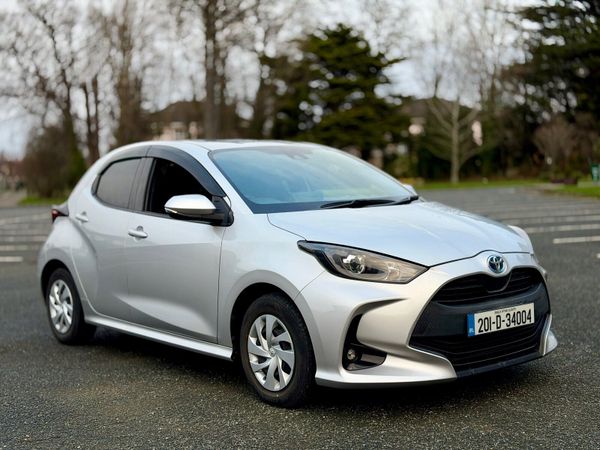 Toyota Yaris Hatchback, Petrol Hybrid, 2020, White