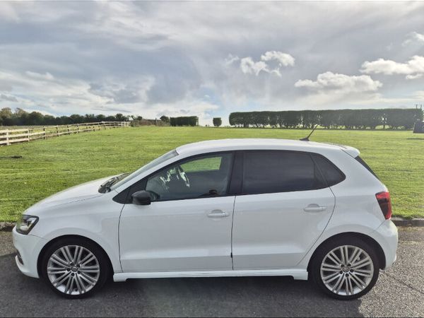 Volkswagen Polo Hatchback, Petrol, 2015, White