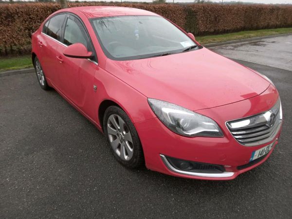 Vauxhall Insignia Hatchback, Diesel, 2014, Red