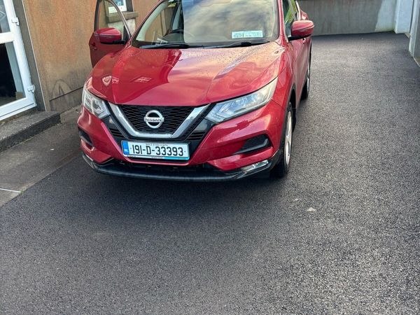 Nissan Qashqai MPV, Diesel, 2019, Red
