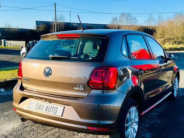 Volkswagen Polo Hatchback, Petrol, 2014, Brown