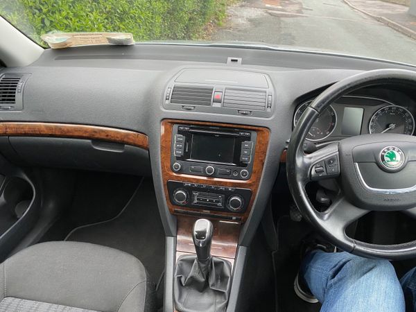 Skoda Octavia Saloon, Petrol, 2012, Grey