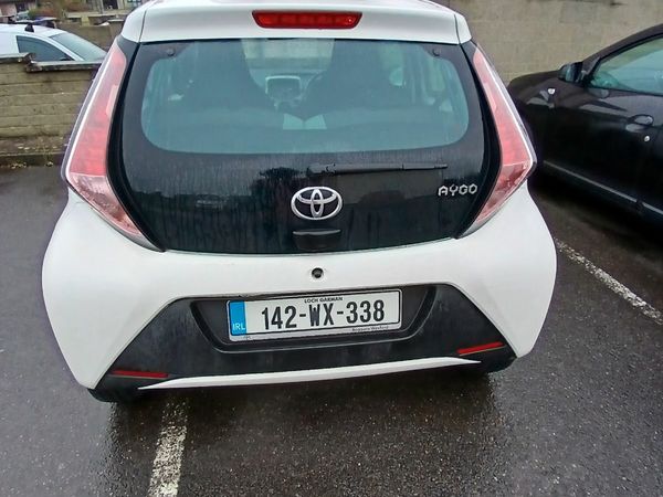 Toyota Aygo Hatchback, Petrol, 2014, White